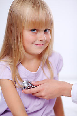 포토 JPG 해외이미지 백인 직업 여자 어린이 청진기 건강 병원 실험 한명 사람 성인 사무실 약 믿음 시험 추위 환자 의사 코트 질병 외과 돌봄 소아과의사 해외포토 서양인 1 교육 감정 비즈니스 의학 의료기기 모션 외투 의료진 파일형식 이미지허브