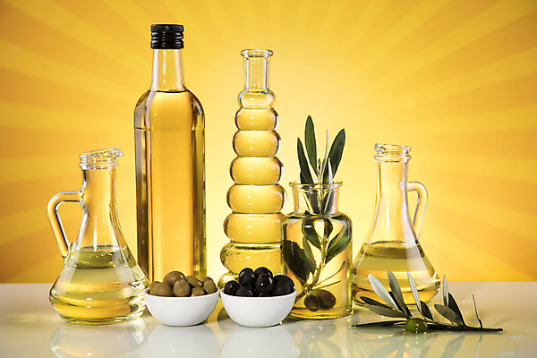 포토 JPG 해외이미지 그릇 유리병 해바라기 실내 사람없음 반사 다양 나뭇가지 식용유 올리브오일 올리브 노란배경 오일병 올리브열매 카놀라 해바라기씨유 해외포토 나무 식기 열매 꽃 다수 백그라운드 병_용기 내부 노란색 기름_음식 파일형식 이미지허브