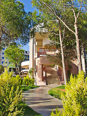 포토 JPG 해외이미지 나무 식물 라이프스타일 계절 공원 꽃 길 분홍색 여행 건축양식 자연 하늘 호텔 휴가 휴식 주택 풍경 잔디 사람없음 야외 건물 장식 초록색 여름 파란색 햇빛 태양 뷰티 환경 정원 맑음 봄 벚꽃 고급 오두막 휴양지 파라다이스 해외포토 자연요소 건축물 공공시설 건축 컬러 컨셉 숙소 날씨 생활 장소 생태계 파일형식 이미지허브