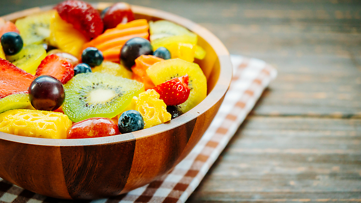 포토 JPG 해외이미지 열매 음식 백그라운드 다이어트 오렌지 과일 딸기 포도 디저트 건강 키위 사람없음 목재 빨간색 컬러풀 여러개 샐러드 신선 사발 달콤 아침식사 망고 점심식사 섞기 해외포토 나무 식물 컬러 다수 재료 식사 사기그릇 맛 열대과일 파일형식 이미지허브