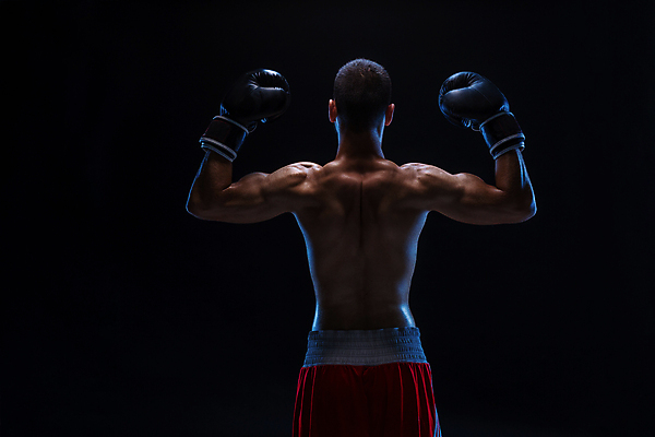 포토 JPG 해외이미지 남자 흑인 검은배경 근육 실내 한명 상반신 성인 뒷모습 권투 권투글러브 권투선수 근육질 역광 킥복싱 성인남자한명만 해외포토 서양인 1 뷰포인트 백그라운드 운동선수 사람 내부 검은색 격투기 글러브 몸매 남자한명만 성인남자만 파일형식 이미지허브