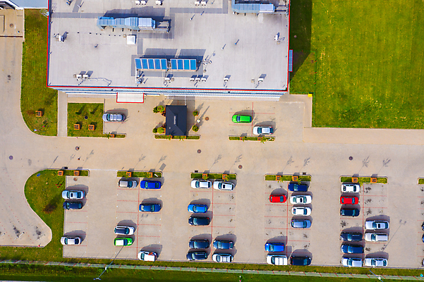 포토 JPG 해외이미지 나무 외관 산업 교통수단 건축양식 자동차 지붕 거리 안테나 사람없음 야외 건물 경제 사무실 트럭 도시 수리 중앙 정상 작음 주차 서비스 머리위 고정 타운 해외포토 식물 건축물 건축 육상교통 교통 비즈니스 통신 크기 파일형식 이미지허브