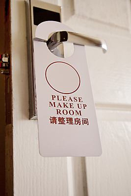 포토 JPG 해외이미지 디자인 여행 텍스트 호텔 휴가 주택 손잡이 경고 사람없음 목재 꼬리표 문 평화 침묵 침실 흰색 침대 작업실 메시지 오브젝트 사인 휴양지 잠금 바쁨 만들기 유지 여관 명령 노크 사생활 엘리먼트 체크아웃 카피스페이스 해외포토 나무 컬러 가구 컨셉 재료 모션 숙소 건물 라벨 소리 공백 장소 보안 파일형식 이미지허브