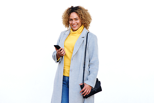 포토 JPG 해외이미지 모델 1 라이프스타일 손 응시 여자 행복 얼굴 벽 백그라운드 겨울 가방 텍스트 모바일 한명 웃음 사람 성인 스마트폰 뷰티 우주 검은색 핸드백 흰색 표현 잡기 지갑 전화기 스마트 고립 굴곡 섞기 해외포토 시선 잡화 계절 감정 컬러 컨셉 모션 표정 생활 신체부위 핸드폰 스마트기기 파일형식 이미지허브