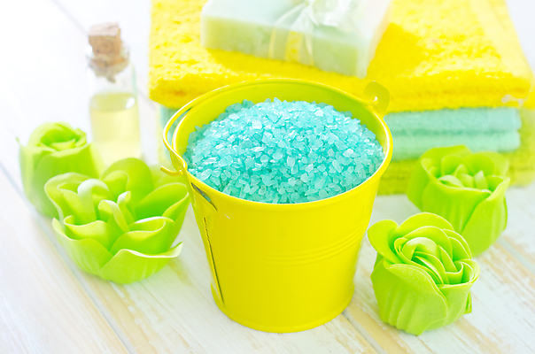 포토 JPG 해외이미지 라이프스타일 하늘색 신체 휴식 사람없음 목재 치료 파란색 수건 뷰티 스파 목욕 화장품 물뿌리개 욕실 흰색 고급 우아함 씻기 기름 소중 청록색 소금 비누 향 아로마테라피 테라피 내추럴 보습 샤워실 위생관리 터키석 해외포토 나무 음식 컬러 컨셉 재료 의학 관리 생활 위생용품 청결 보석 샤워시설 파일형식 이미지허브