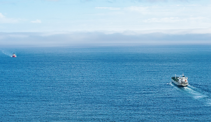 포토 JPG 해외이미지 산업 교통수단 바다 비즈니스 교통시설 휴가 항해 사람없음 야외 물 태양 항구 장비 화물 도시 보트 컨테이너 배송 기중기 무역 함선 상업 포트 수입 우크라이나 유조선 해외포토 자연요소 유럽 교통 배_교통 운송업 중장비 시설 파일형식 이미지허브