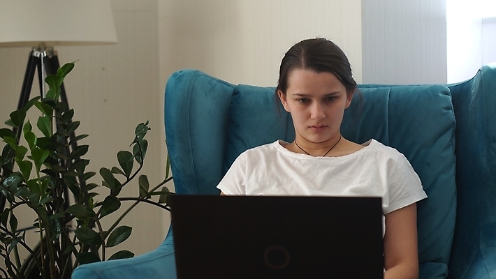 포토 JPG 해외이미지 직업 라이프스타일 손 커플 응시 여자 종이 얼굴 커피 백그라운드 인터넷 비즈니스 탁자 주택 실내 대화 한명 사람 성인 노트북 스마트폰 쇼핑 스터디 컴퓨터 사무실 스크린 공책 방 정보 종업원 두통 온라인 소프트웨어 프로그래머 프리랜서 해외포토 1 시선 음료 가구 관계 문구용품 말하기 내부 건물 생활 신체부위 전자제품 핸드폰 스마트기기 학습 질병 파일형식 이미지허브