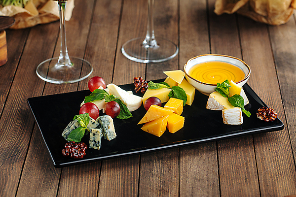 포토 JPG 해외이미지 접시 음식 사람없음 옆모습 가로 노란색 식당 와인 식사 카페 축하 맛 꿀 식품점 개조 해외포토 식기 뷰포인트 컬러 컨셉 주류 상점 파일형식 이미지허브