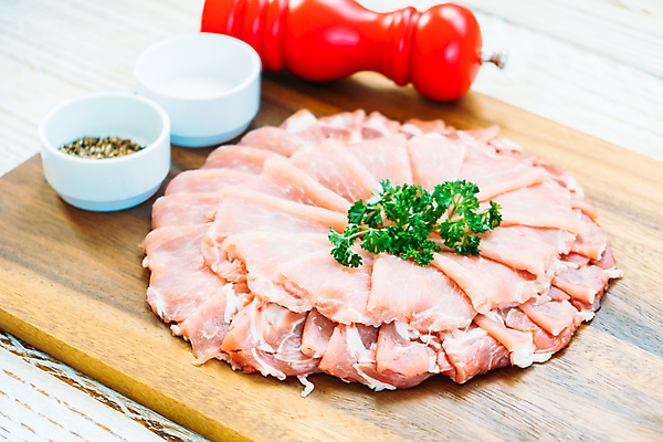 포토 JPG 해외이미지 음식 조각 토마토 부분 파슬리 마늘 육류 돼지고기 스테이크 요리 사람없음 목재 빨간색 주방 시골 신선 자르기 준비 날것 슬라이스 후추 해외포토 나무 컬러 채소 식재료 재료 모션 서양음식 향신료 파일형식 이미지허브