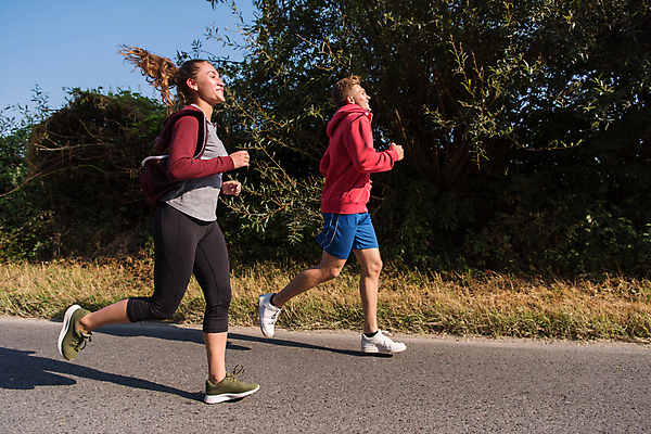 포토 JPG 해외이미지 전신 서양인 라이프스타일 커플 여자 남자 아침 성인 야외 두명 운동복 달리기 조깅 활발 마라톤 달리기선수 성인만 해외포토 주간 외국인 옷 컨셉 관계 모션 사람 경기 생활 운동 육상스포츠 육상선수 파일형식 이미지허브