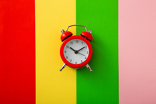 포토 JPG 해외이미지 시계 백그라운드 비즈니스 아침 사람없음 가로 숫자 노란색 금속 자명종 종 기상 긴급 시간 업무 손목시계 경계 오브젝트 공포 타이머 경보 고립 마감 분 조언 카운트다운 카피스페이스 해외포토 주간 문자 컬러 장신구 모션 재질 공백 알람 작업 파일형식 이미지허브