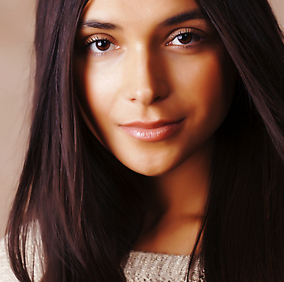 포토 JPG 해외이미지 모델 1 헤어스타일 여자 얼굴 포즈 백그라운드 갈색머리 건강 한명 미소 사람 동양인 성인 뷰티 갈색 유행 검은색 흰색 화려 우아함 닫기 선탠 인도인 사리 진짜 해외포토 외국인 컬러 컨셉 모션 표정 인종 신체부위 파일형식 이미지허브