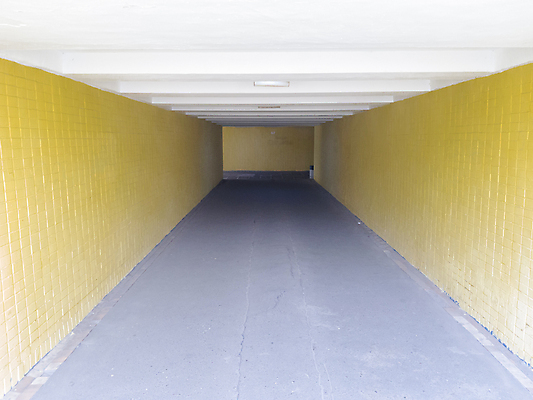 포토 JPG 해외이미지 디자인 도로 벽 여행 백그라운드 건축양식 사다리 출입구 거리 바닥 실내 그림자 사람없음 야외 내부 건물 빛 계단 어둠 산책 기차 도시 복도 보행자 터널 전철 역 통로 상승 오르기 지하 일반 단계 옛날 콘크리트 해외포토 건축물 건축 길 육상교통 컨셉 교통시설 모션 휴식 대중교통 도구 파일형식 이미지허브