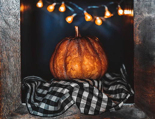 포토 JPG 해외이미지 호박 실내 사람없음 오브젝트 체크무늬 알전구 해외포토 무늬 채소 전구 내부 파일형식 이미지허브