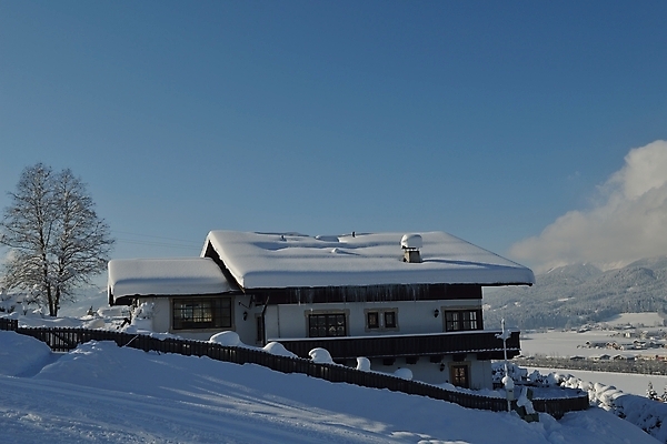 포토 JPG 해외이미지 주간 겨울 하늘 주택 사람없음 야외 눈 겨울풍경 눈덮임 해외포토 자연요소 계절 컨셉 날씨 풍경 건물 파일형식 이미지허브