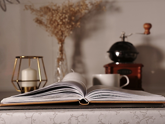 포토 JPG 해외이미지 디자인 종이 안경 벽 시계 백그라운드 유리 탁자 바닥 주택 실내 서기 사람 앉기 사람없음 내부 목재 책 노트북 컴퓨터 주방 꽃병 침실 거울 방 흰색 업무 정상 계산대 책상 질감 고립 옛날 해외포토 나무 잡화 꽃 컬러 가구 재료 모션 재질 건물 전자제품 작업 파일형식 이미지허브