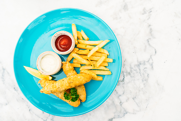 포토 JPG 해외이미지 전통 접시 영어 음식 영국 어류 요리 사람없음 식사 저녁식사 튀김 떨어짐 해산물 속도 완두콩 테이크아웃 프랑스어 점심식사 해외포토 문자 식기 유럽 컨셉 콩 수중동물 파일형식 이미지허브