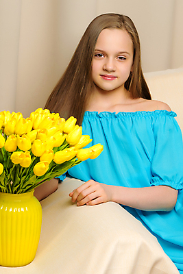 포토 JPG 해외이미지 백인 드레스 계절 여자 꽃 딸 행복 어린이 분홍색 꽃다발 백그라운드 자연 휴가 선물 한명 사람 빨간색 초록색 금발 뷰티 봄 튤립 벚꽃 흰색 축하 표현 신선 잡기 생일 달콤 작음 다발 순수 주기 고립 해외포토 서양인 식물 1 헤어스타일 옷 기념일 감정 컬러 컨셉 가족 모션 맛 크기 생태계 파일형식 이미지허브