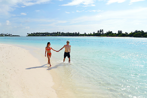 포토 JPG 해외이미지 주간 전신 라이프스타일 커플 여자 남자 수영복 데이트 휴식 사랑 성인 해변 야외 두명 앞모습 여름 마주보기 맑음 성인만 해외포토 자연요소 옷 계절 감정 바다 뷰포인트 컨셉 관계 모션 날씨 사람 생활 파일형식 이미지허브