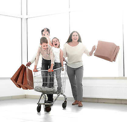 포토 JPG 해외이미지 전신 라이프스타일 여자 남자 딸 행복 어린이 가족 남편 함께함 실내 서기 사람 소년 여러명 성인 앞모습 쇼핑 쇼핑백 기쁨 잡기 승차 가득함 해외포토 감정 뷰포인트 다수 컨셉 가방 관계 모션 내부 생활 파일형식 이미지허브