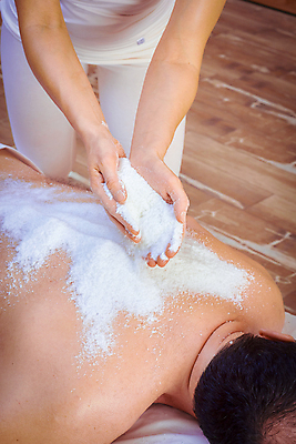 포토 JPG 해외이미지 백인 전통 라이프스타일 여자 남자 건강 관리 한명 성인 두명 목욕 명상 소금 해외포토 서양인 1 사람 생활 청결 파일형식 이미지허브