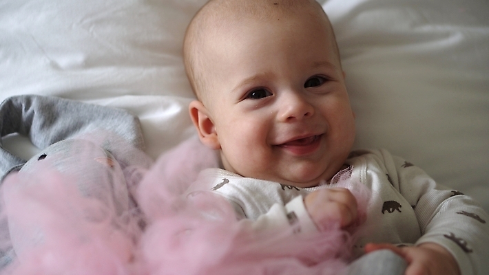 포토 JPG 해외이미지 백인 손 딸 행복 아들 얼굴 어린이 포즈 백그라운드 가족 휴식 새로움 주택 한국 사랑 한명 미소 안전 사람 유행 꿈 의사 아기 신생아 잠 작음 낮잠 부드러움 기어가기 걸음마 혼자 해외포토 서양인 1 감정 아시아 컨셉 관계 모션 표정 건물 신체부위 의료진 감각 크기 파일형식 이미지허브