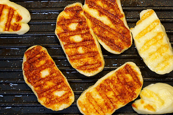 포토 JPG 해외이미지 전통 음식 조각 다이어트 재료 치즈 건강 요리 사람없음 빛 식당 검은색 식사 튀김 신선 맛 그릴 지중해 먹기 그리스 유기농 그리스인 짠맛 핸드메이드 맛있는 튀르키예 해외포토 서양인 웰빙 유럽 아시아 바다 컬러 컨셉 모션 주방용품 유제품 상점 파일형식 이미지허브