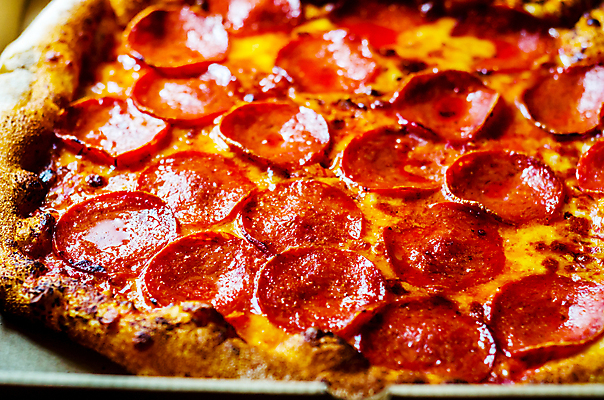 포토 JPG 해외이미지 접시 음식 조각 토마토 채소 탁자 치즈 피자 패스트푸드 건강 육류 돼지고기 요리 사람없음 주방 식당 식사 저녁식사 버섯 이탈리아 껍질 시골 신선 뜨거움 당기기 맛 정크푸드 굽기 먹기 메뉴 유기농 매움 햄 베이컨 후추 성분 판지 길거리음식 모짜렐라치즈 페퍼로니 맛있는 해외포토 식기 웰빙 유럽 가구 컨셉 식재료 모션 유제품 서양음식 상점 소시지 인스턴트 구이 향신료 파일형식 이미지허브