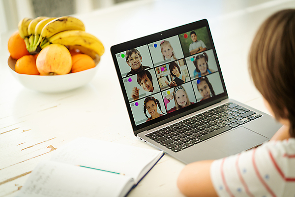 포토 JPG 해외이미지 교육 어린이 인터넷 통신 학교 회의 수업 거리 주택 여러명 노트북 스마트폰 스터디 컴퓨터 알약 웹 업무 네트워크 그룹 부름 온라인 동영상 온라인강의 진짜 초보 웨비나 해외포토 다수 비즈니스 모션 사람 건물 전자제품 핸드폰 스마트기기 학습 약 작업 강의 세미나 파일형식 언택트 이미지허브