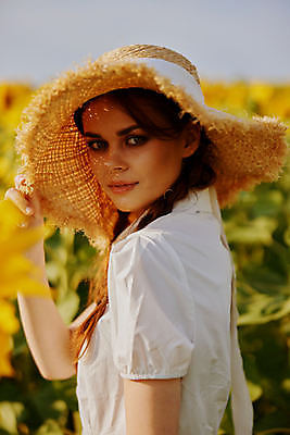 포토 JPG 해외이미지 주간 응시 여자 꽃밭 해바라기 한명 풍경 상반신 성인 야외 옆모습 아웃포커스 여름 뒤돌아보기 밀짚모자 성인여자한명만 해외포토 자연요소 모자_잡화 1 시선 계절 꽃 뷰포인트 모션 촬영기법 사람 여자한명만 성인여자만 파일형식 이미지허브