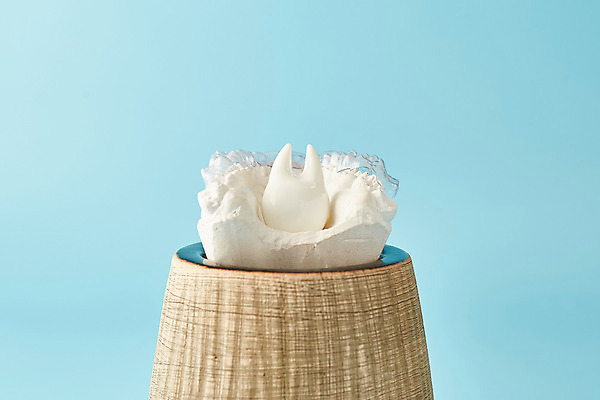 포토 JPG 해외이미지 모양 여자 과학 건강 치과 병원 미소 사람없음 뷰티 약 환자 의사 흰색 투명 바이러스 수리 치아 씻기 보호장비 사인 치과의사 박테리아 실리콘 직진 해외포토 컬러 의학 표정 사람 청결 장비 의료진 소화기관 파일형식 이미지허브