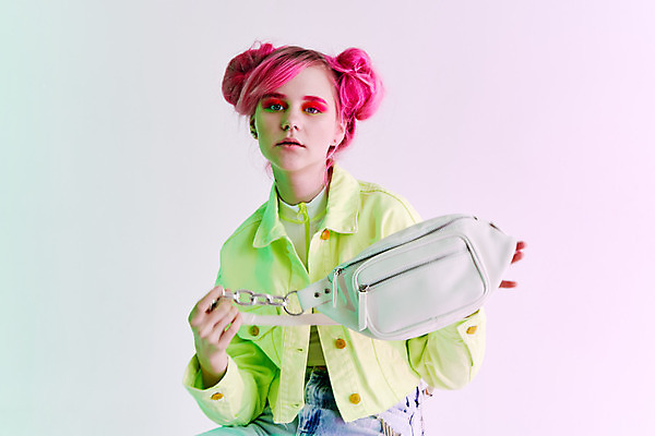 포토 JPG 해외이미지 전신 모델 응시 드레스 옷 여자 음악 분홍색 백그라운드 겨울 가방 장신구 바나나 한명 사람 빨간색 파란색 유행 검은색 봄 재킷 벨트 청바지 지갑 고급 우아함 가죽 손톱 허리 손목시계 어깨 팩 발목 신맛 파우치 스타일 해외포토 1 손 시선 잡화 계절 시계 컬러 컨셉 과일 바지 발 문화예술 신체부위 화장품 외투 맛 파일형식 이미지허브