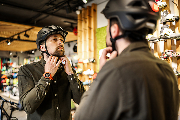 포토 JPG 해외이미지 직업 응시 남자 스포츠 실내 건강 한명 사람 캐주얼 세일 상점 자전거 검은색 거울 도시 선택 맛 구매 헬멧 고객 측정 순환 노력 보여주기 소매 해외포토 1 시선 옷 컬러 컨셉 모션 내부 쇼핑 바이크 보호장비 파일형식 이미지허브