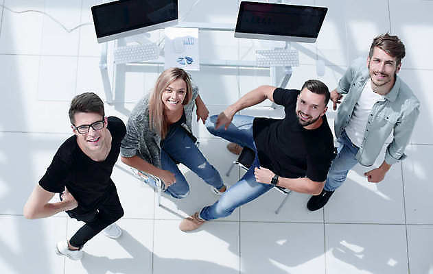 포토 JPG 해외이미지 직업 손 여자 남자 의자 비즈니스 사업가 탁자 협력 악수 직장 관리 대화 협상 사람 앉기 여러명 노트북 컴퓨터 사무실 거래 흰색 비즈니스맨 비즈니스우먼 발표 그룹 토론 시작 프로젝트 카피스페이스 해외포토 컬러 가구 다수 회사 모션 말하기 손짓 신체부위 전자제품 공백 직장인 파일형식 이미지허브