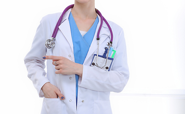 포토 JPG 해외이미지 여자 의학 실내 한명 상반신 성인 앞모습 의사 가리킴 의사가운 주머니손 성인여자한명만 해외포토 1 뷰포인트 모션 사람 손짓 내부 의료진 가운 여자한명만 성인여자만 파일형식 이미지허브