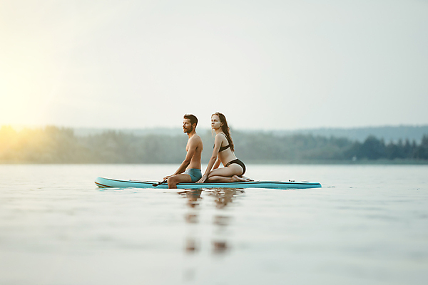 포토 JPG 해외이미지 라이프스타일 커플 행복 호수 스포츠 여행 자연 휴식 함께함 항해 건강 사랑 앉기 취미 야외 두명 물 강 운동 여행객 산책 기쁨 잡기 서핑보드 연습 주말 노젓기 서퍼 내추럴 카피스페이스 해외포토 자연요소 감정 컨셉 배_교통 관계 모션 운동선수 사람 생활 공백 보드_스포츠 생태계 파일형식 이미지허브