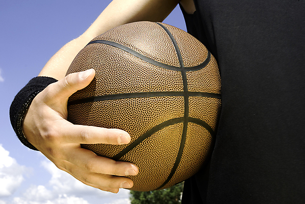 포토 JPG 해외이미지 1 손 남자 스포츠 컨셉 공 놀이 하늘 거리 농구 사람 소년 성인 사람없음 야외 여름 운동 경쟁 에너지 게임 도시 추적 골 여의주 해외포토 계절 어린이 모션 건강 신체부위 구기 파일형식 이미지허브