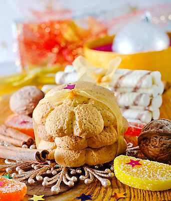 포토 JPG 해외이미지 모양 나무 전통 계절 컨셉 크리스마스 겨울 공 탁자 휴가 디저트 기념 요리 사람없음 목재 장식 빨간색 상자 갈색 쌓기 쿠키 초콜릿 축제 견과류 흰색 나뭇가지 축하 뜨거움 차 달콤 은색 설탕 굽기 향신료 아몬드 레시피 구성 시나몬 정물화 핸드메이드 개암 맛있는 해외포토 식물 기념일 열매 음료 음식 컬러 가구 재료 모션 맛 구이 그림 향미료 파일형식 이미지허브