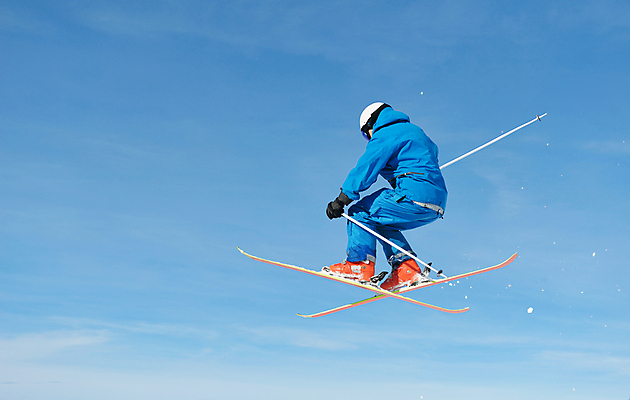 포토 JPG 해외이미지 주간 전신 겨울 하늘 스키 겨울스포츠 한명 성인 야외 옆모습 스키복 스키점프 성인한명만 스키타기 해외포토 자연요소 1 옷 계절 스포츠 뷰포인트 사람 성인만 파일형식 이미지허브