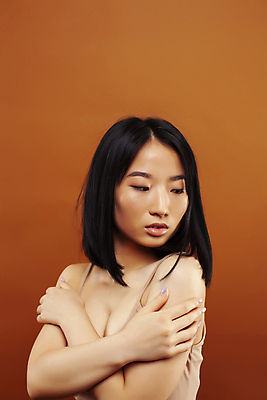 포토 JPG 해외이미지 모델 여자 행복 얼굴 백그라운드 갈색머리 따뜻함 건강 한명 사람 동양인 성인 치료 뷰티 갈색 머리 유행 일본 스파 중국 화장품 신선 화려 고급 우아함 피부 순수 어깨 피부관리 부드러움 내추럴 돌봄 완벽 스타일 해외포토 1 헤어스타일 감정 아시아 컬러 컨셉 의학 모션 인종 신체부위 감각 파일형식 이미지허브