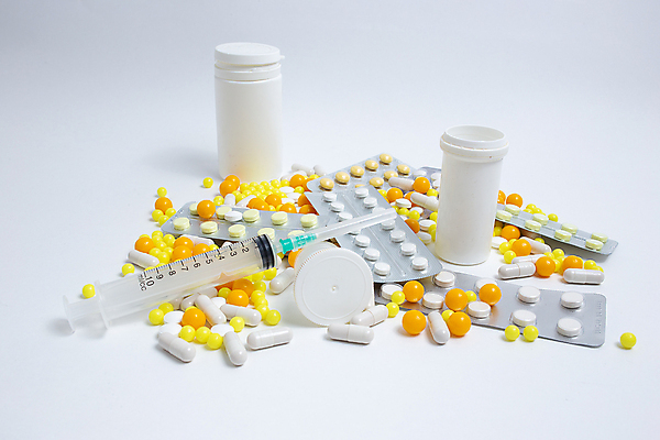 포토 JPG 해외이미지 유리병 건강 병원 주사기 사람없음 치료 알약 약 원형 바이러스 보호 질병 위험 약국 예방 두통 감염 미생물 주사약 테라피 조제 돌봄 면역력 백신 예방접종 인플루엔자 전염병 항생제 해외포토 도형 컨셉 의학 의료기기 모션 병_용기 생물 뷰티 만들기 접종 파일형식 이미지허브