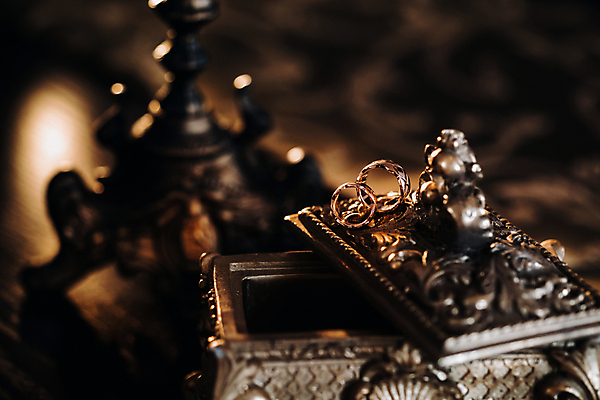 포토 JPG 해외이미지 사람없음 아웃포커스 상자 골동품 빈티지 클래식 오브젝트 복고 결혼반지 보석함 해외포토 결혼 컨셉 촬영기법 반지 파일형식 이미지허브