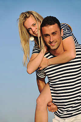 포토 JPG 해외이미지 주간 부부 커플 여자 남자 행복 하늘 함께함 상반신 성인 야외 두명 앞모습 여름휴가 바캉스 신혼여행 즐거움 커플티 업기 성인만 해외포토 자연요소 감정 뷰포인트 결혼 컨셉 관계 모션 휴가 사람 커플룩 파일형식 여름_계절 이미지허브