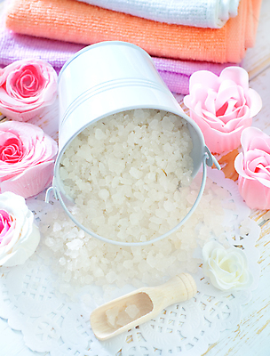 포토 JPG 해외이미지 라이프스타일 하늘색 신체 휴식 사람없음 목재 치료 파란색 수건 뷰티 스파 목욕 화장품 물뿌리개 욕실 흰색 고급 우아함 씻기 소중 아로마 청록색 소금 비누 향 아로마테라피 테라피 내추럴 보습 샤워실 위생관리 터키석 해외포토 나무 컬러 컨셉 재료 의학 관리 생활 위생용품 청결 보석 샤워시설 파일형식 이미지허브