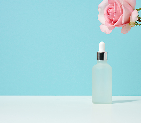 포토 JPG 해외이미지 꽃 실내 사람없음 한개 뷰티 오브젝트 파란배경 공병 앰플 해외포토 식물 1 백그라운드 내부 파란색 병_담는 파일형식 이미지허브