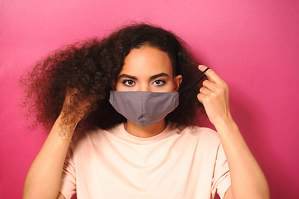 포토 JPG 해외이미지 학생 헤어스타일 여자 얼굴 갈색머리 가면 한명 안전 인종 유행 검은색 재활용 직물 면 파마 보호 피부 감염 다민족 전염병 살균 스타일 해외포토 1 컬러 컨셉 사람 신체부위 질병 친환경 파일형식 이미지허브