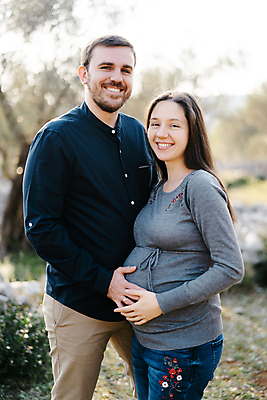 포토 JPG 해외이미지 나무 공원 행복 셔츠 바지 엄마 함께함 관리 서기 미소 야외 두명 파란색 부모 희망 임신 회색 청바지 시골 잡기 아빠 스웨터 해외포토 식물 공공시설 감정 컬러 컨셉 상의 가족 모션 하의 표정 사람 파일형식 이미지허브