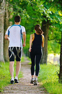 포토 JPG 해외이미지 전신 백인 라이프스타일 커플 여자 남자 행복 아침 미소 성인 야외 두명 뒷모습 달리기 조깅 마라톤 달리기선수 성인만 해외포토 주간 서양인 감정 뷰포인트 관계 모션 표정 사람 경기 생활 운동 육상스포츠 육상선수 파일형식 이미지허브