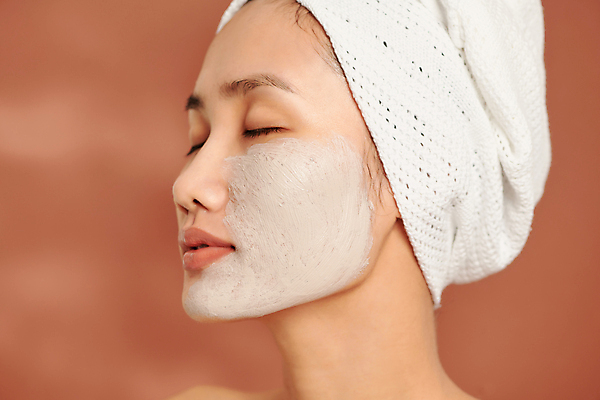 포토 JPG 해외이미지 여자 실내 두건 한명 동양인 상반신 성인 옆모습 수건 뷰티 눈감음 피부관리 팩 머드팩 성인여자한명만 갈색배경 해외포토 1 뷰포인트 백그라운드 모션 사람 인종 내부 위생용품 갈색 화장품 여자한명만 성인여자만 파일형식 이미지허브