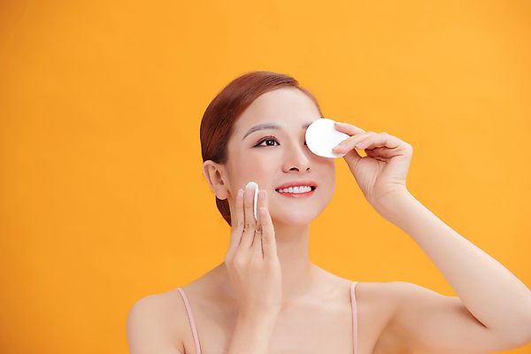 포토 JPG 해외이미지 여자 실내 한명 들기 동양인 상반신 성인 앞모습 화장 뷰티 주황색 화장품 화장솜 성인여자한명만 해외포토 1 뷰포인트 컬러 모션 사람 인종 내부 화장용품 여자한명만 성인여자만 파일형식 이미지허브